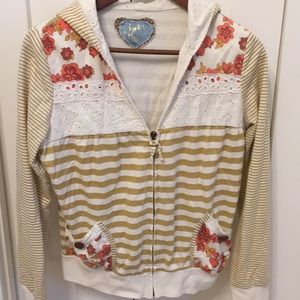 Scrapbook -hooded sweatshirt with v neck zipper